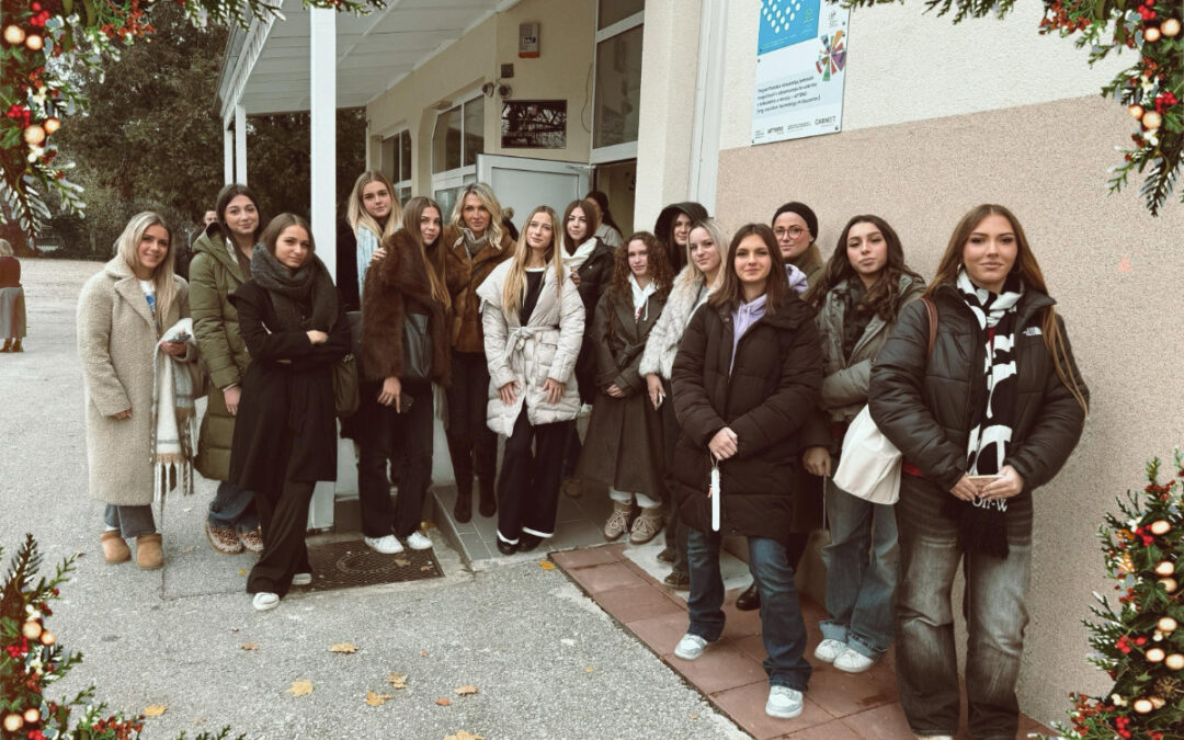 Ususret Božiću – Izrada božićnih ukrasa volontera